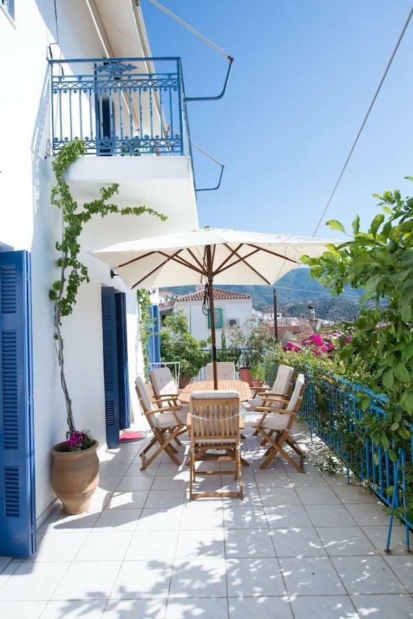 Aquarella-Stylish Veranda Apartment In Centre Of Poros Town ภายนอก รูปภาพ