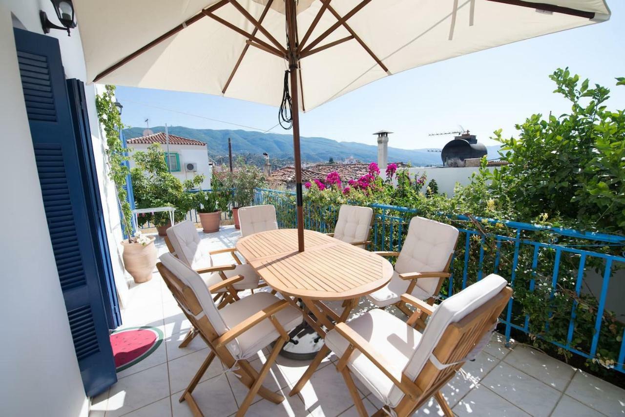 Aquarella-Stylish Veranda Apartment In Centre Of Poros Town ภายนอก รูปภาพ